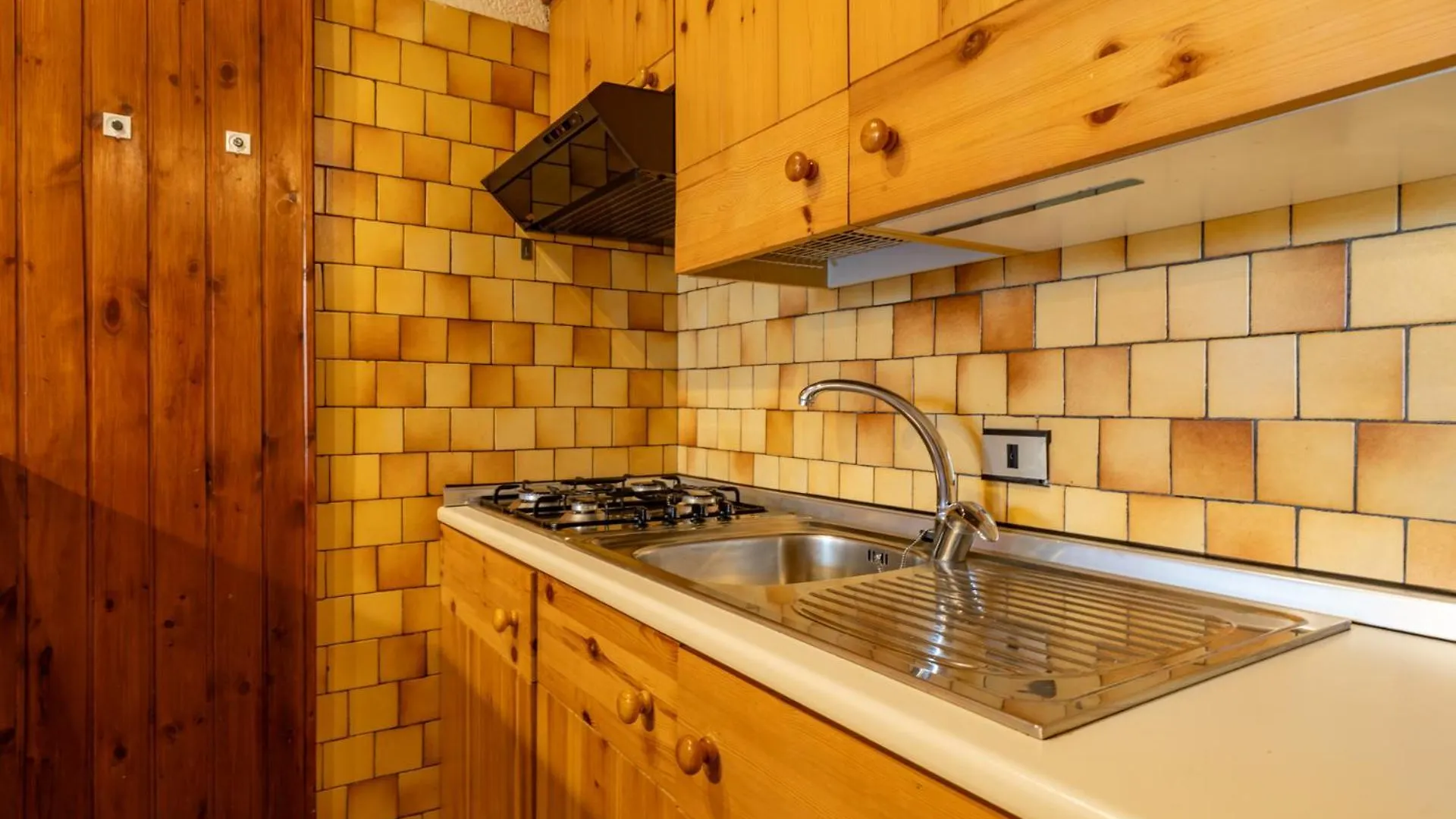 Cremeno Hidden Garden Apartment
